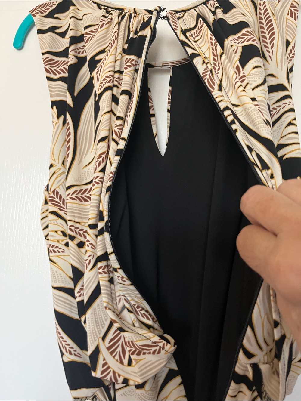 Roz & Ali Black and Cream Leaf-Print Wide-Leg Jumpsuit - NWOT - Picture 10 of 13